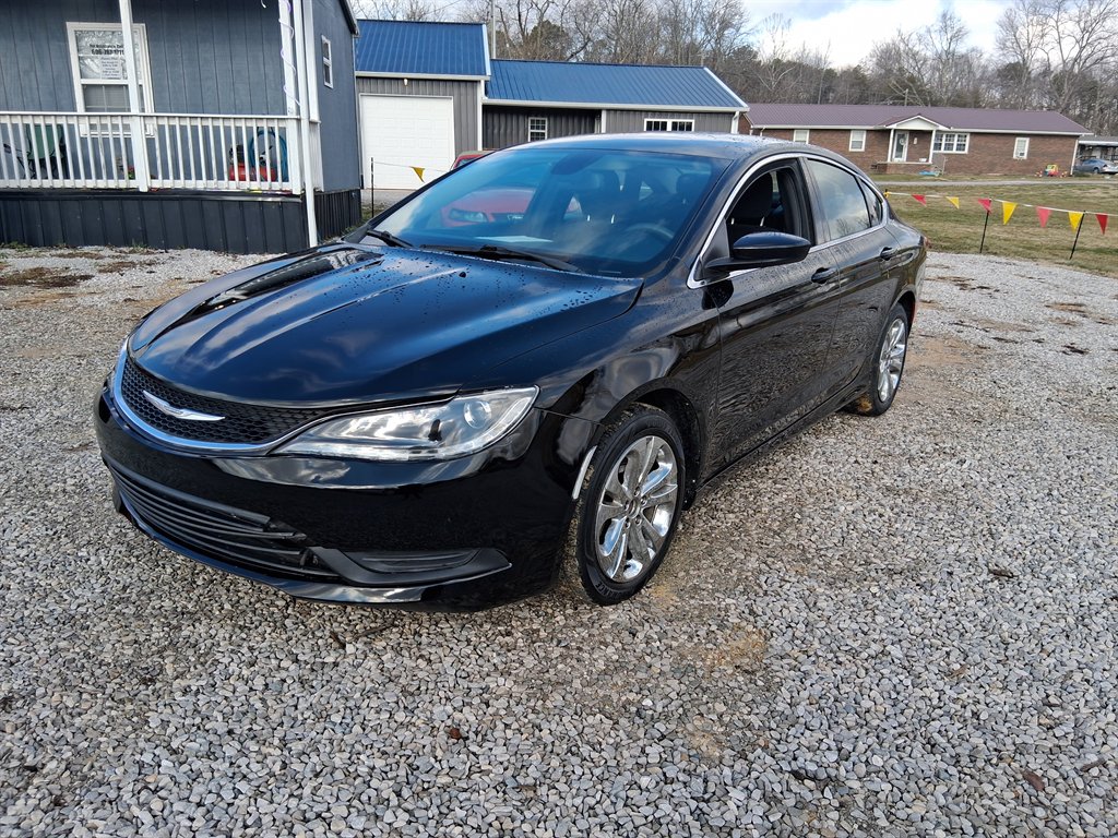 2015 Chrysler 200 LX's photo